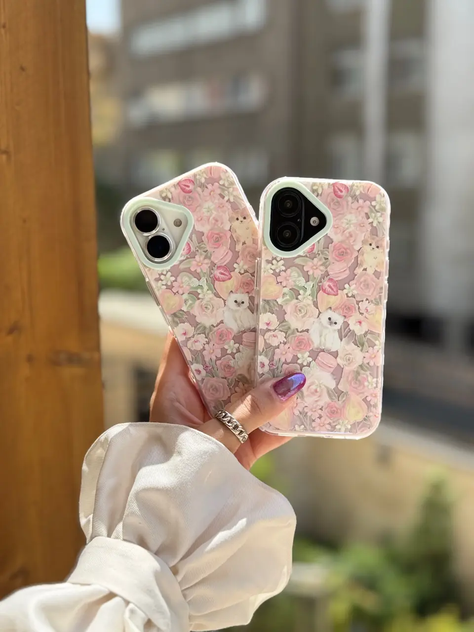 قاب پیشی در باغ گل (بدون آویز ) (کدC2061)